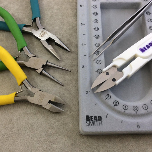 Beadsmith Brand Beader's Travel Project Kit with Mini U-Shaped Bead Board, 5pc Tool Set, and Case - Tray Measures 4" x 6.75" - (KIT01)