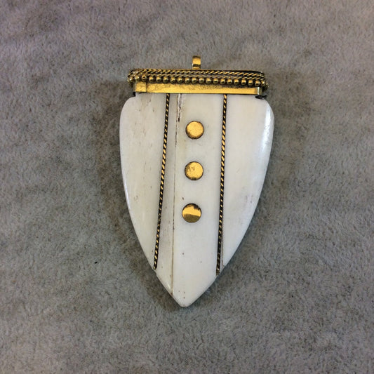2.5" White/Ivory Arrow Shaped Natural Ox Bone Pendant with Gold Plated Triple Dot/Line Inlay - Measuring 45mm x 68mm, Approx. (TR25WHRADI)