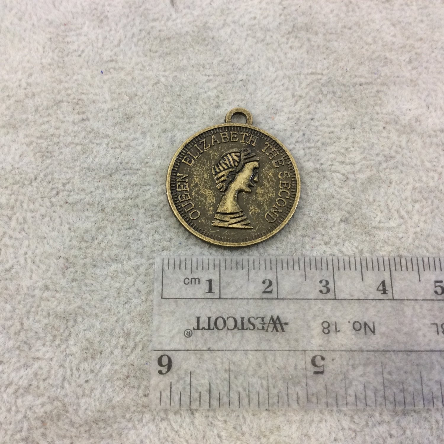 Single 25mm Bronze Plated Tibetan Silver Queen Elizabeth Coin Engraved Round Shaped Focal Charms/Pendant - Sold Individually, Random