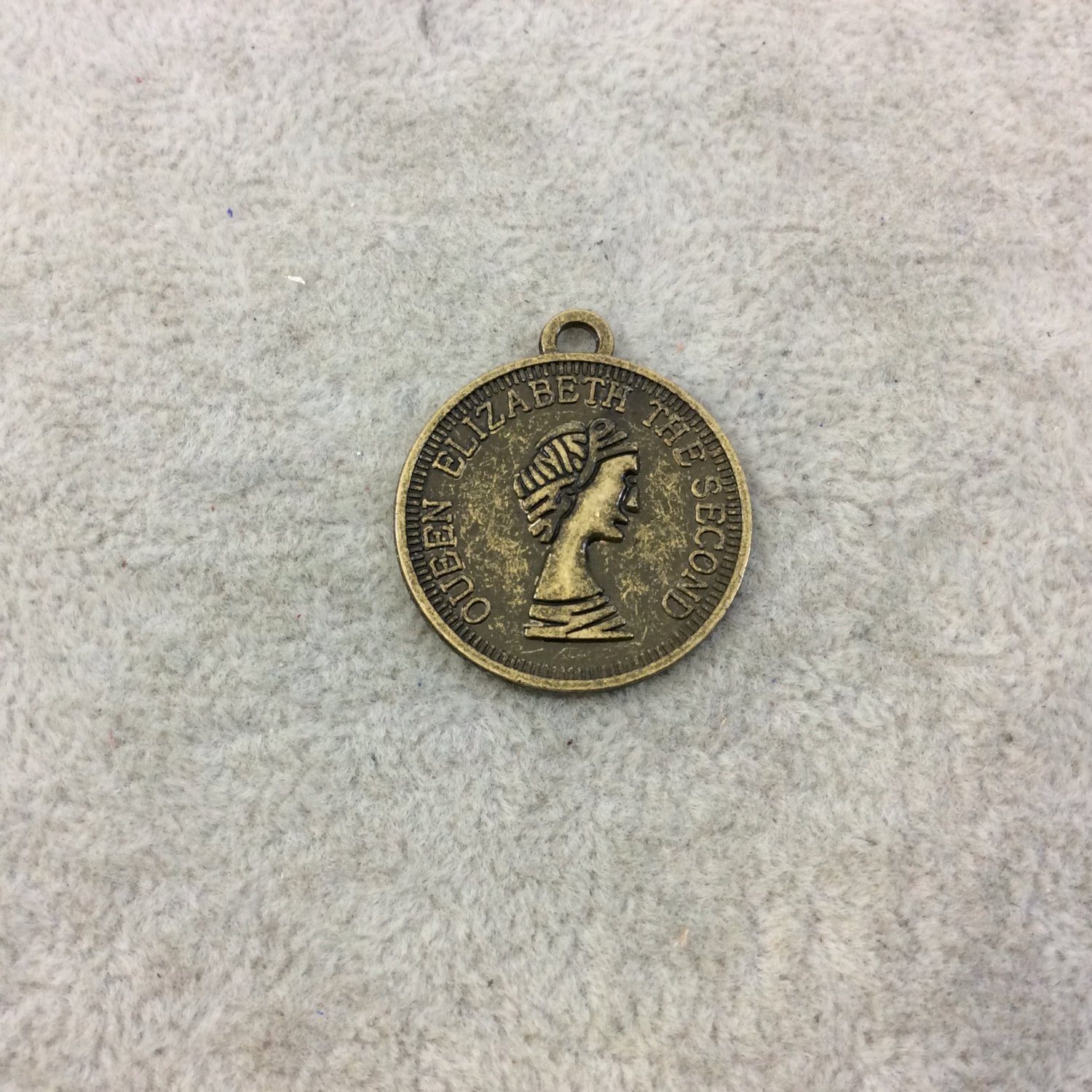Single 25mm Bronze Plated Tibetan Silver Queen Elizabeth Coin Engraved Round Shaped Focal Charms/Pendant - Sold Individually, Random