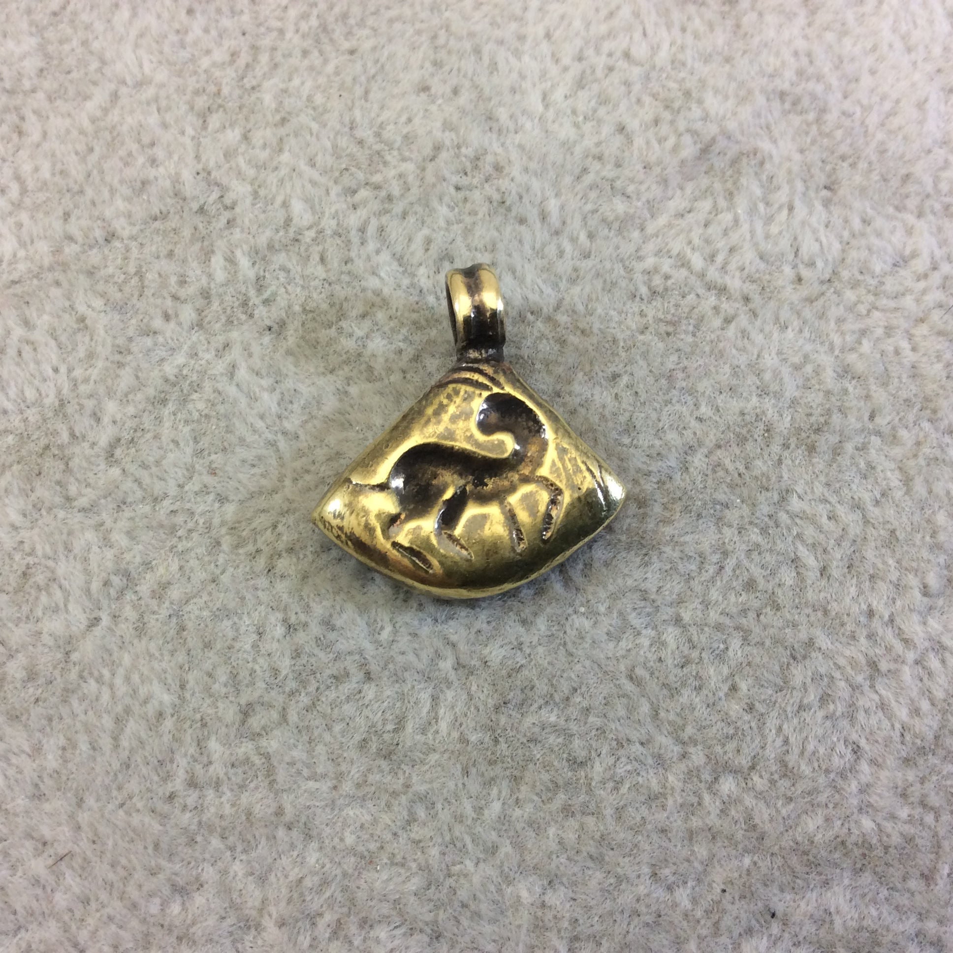15mm x 18mm Oxidized Gold Plated Rustic Cast Watchful Otter Icon Copper Triangle Shape Pendant w/ Attached Ring  - Sold Individually (K-80)