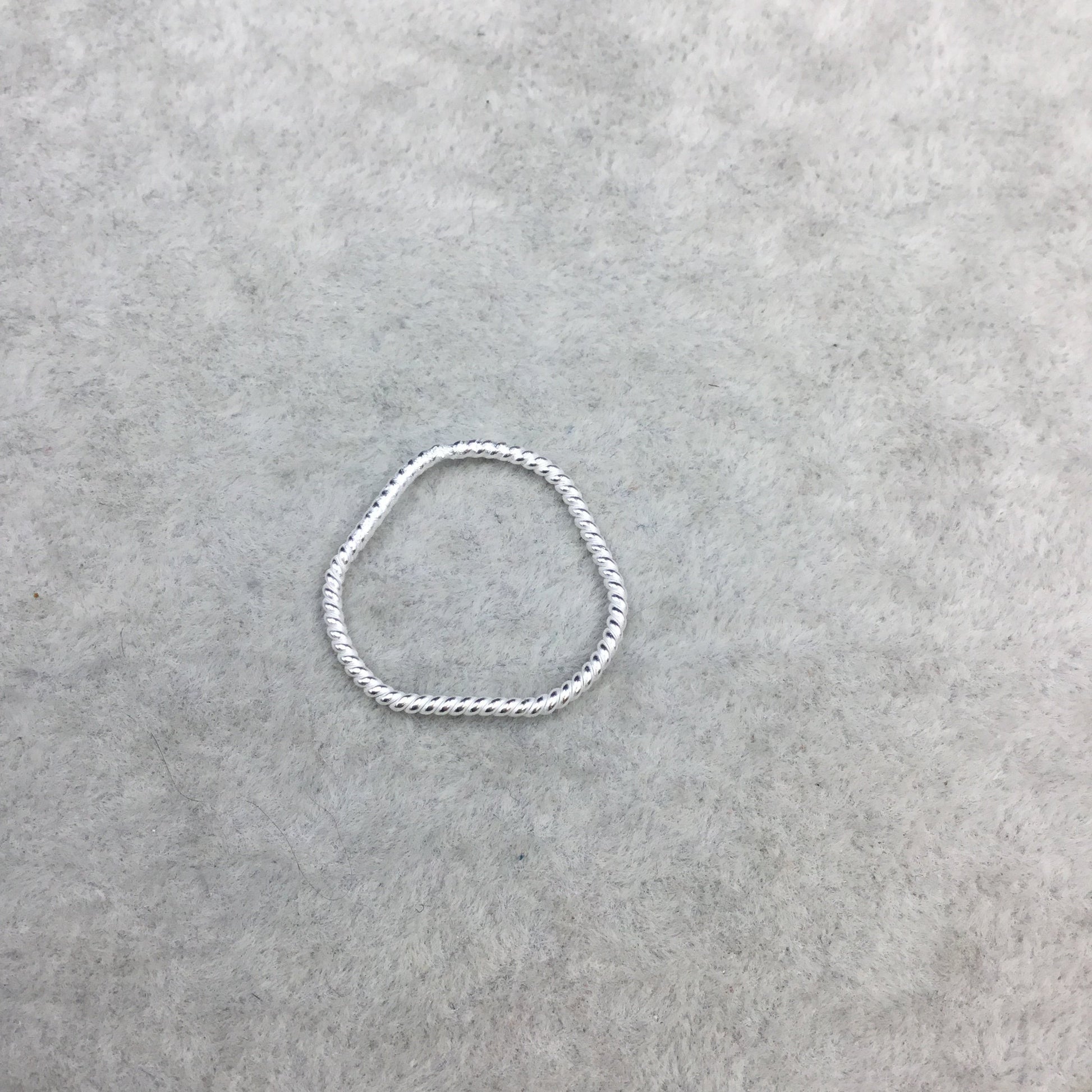 22mm x 23mm Silver Finish Open Twisted Wire Abstract Trefoil Shaped Plated Copper Components - Sold in Packs of 10- (471-SV)