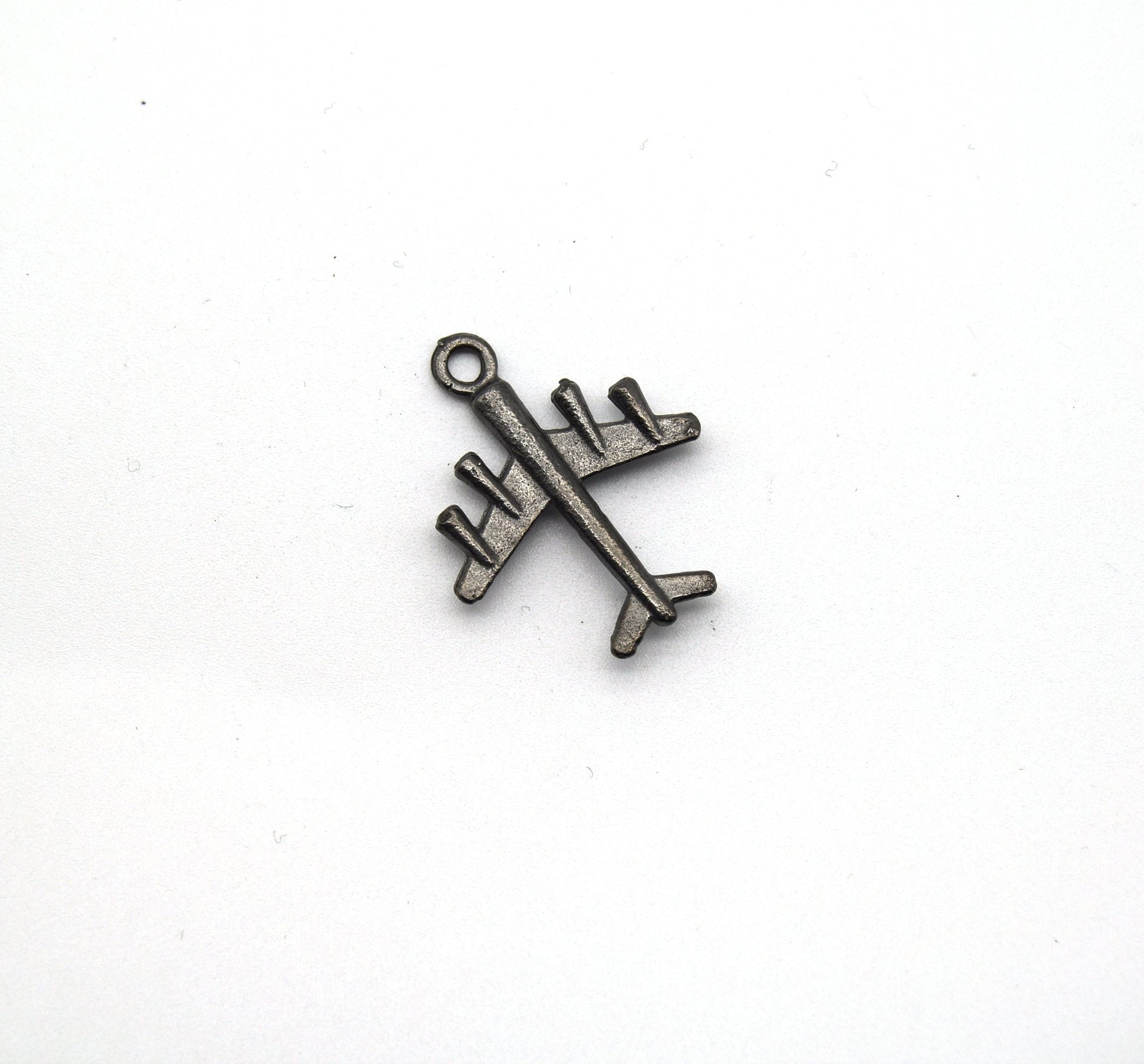 22mm x 27mm Gunmetal Plated Copper Vintage Airplane Pendant with One Ring - Sold Individually