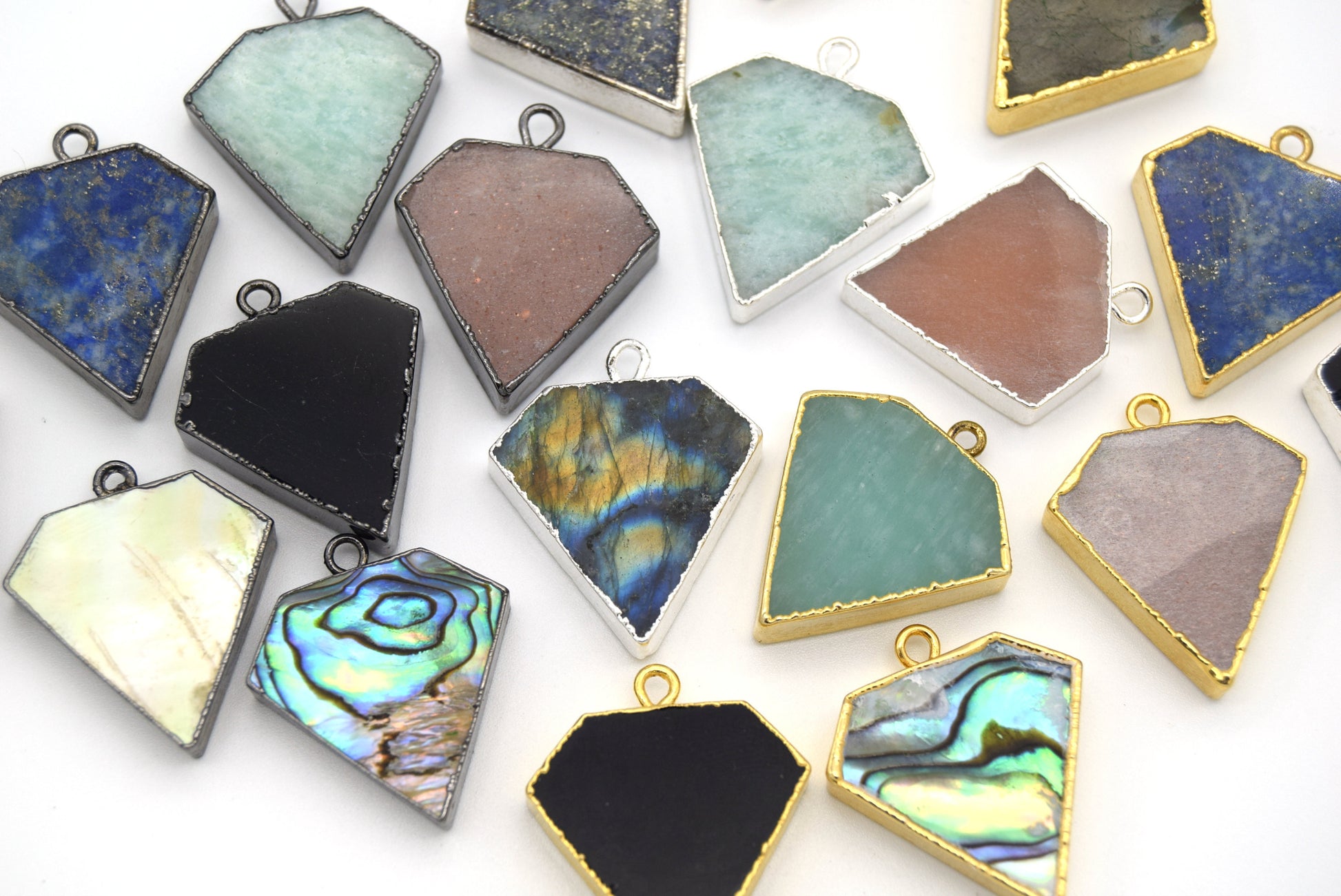 20mm x 20mm Gunmetal Plated Natural Iridescent White Abalone Flat Shield Shaped Pendant
