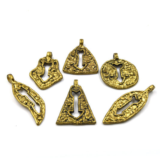 Arrow Pendants | Brass Shield Pendants | Antique Gold Brass Arrow Pendants