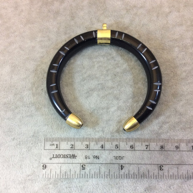 3" Double Ended Carved Small Lines Black Crescent Shaped Synthetic Resin Pendant with Gold Caps - Measuring 80mm x 74mm (TR075-BK)